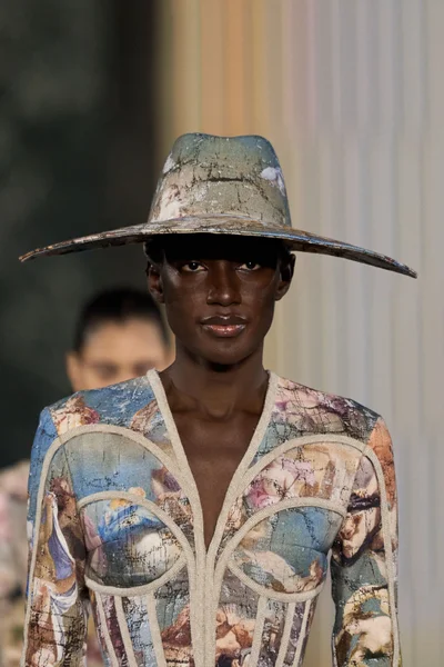 Look 76